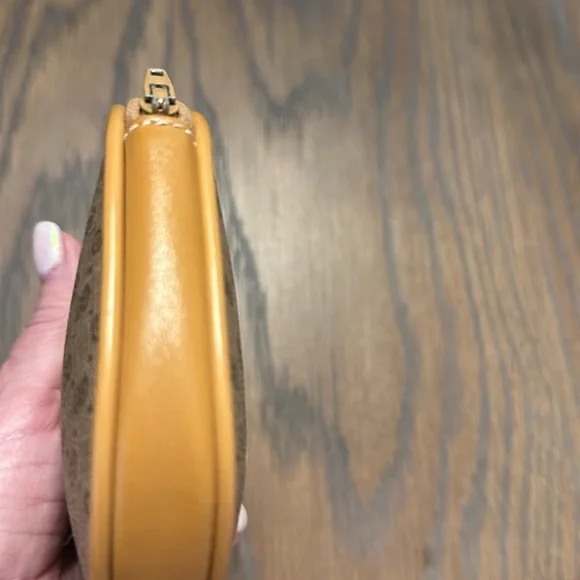 Gucci Coin/Credit Card Purse - Picture 5 of 16